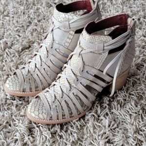 Freebird Size 9 (fits like a 10)